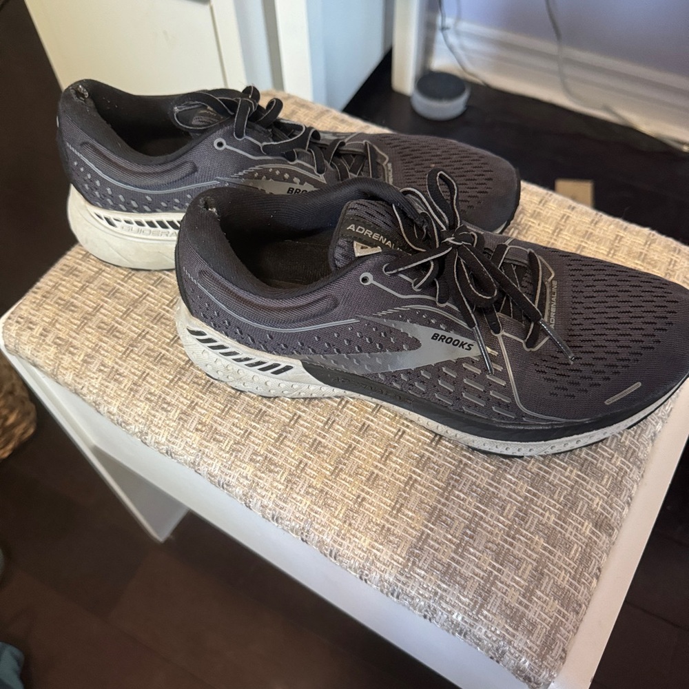 Brooks male running shoes size 7 GTS